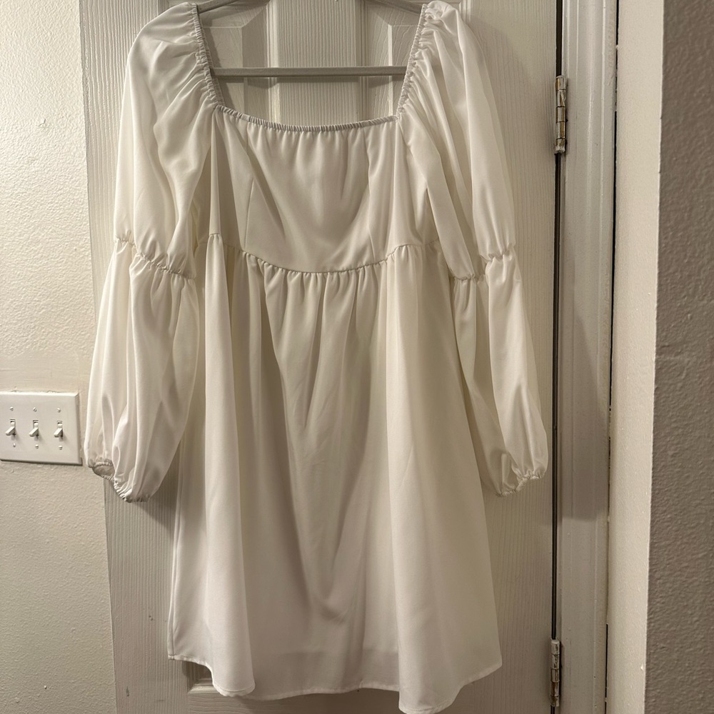 White square neck long sleeve dress. Only worn once. In great condition.